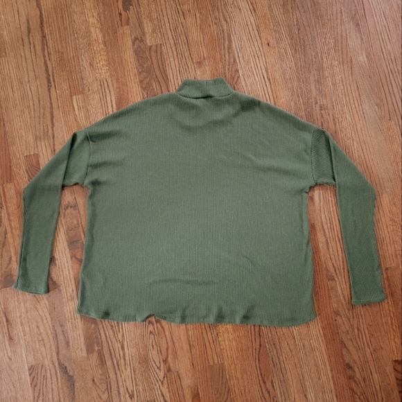 Mock neck ribbed top - Picture 2 of 7